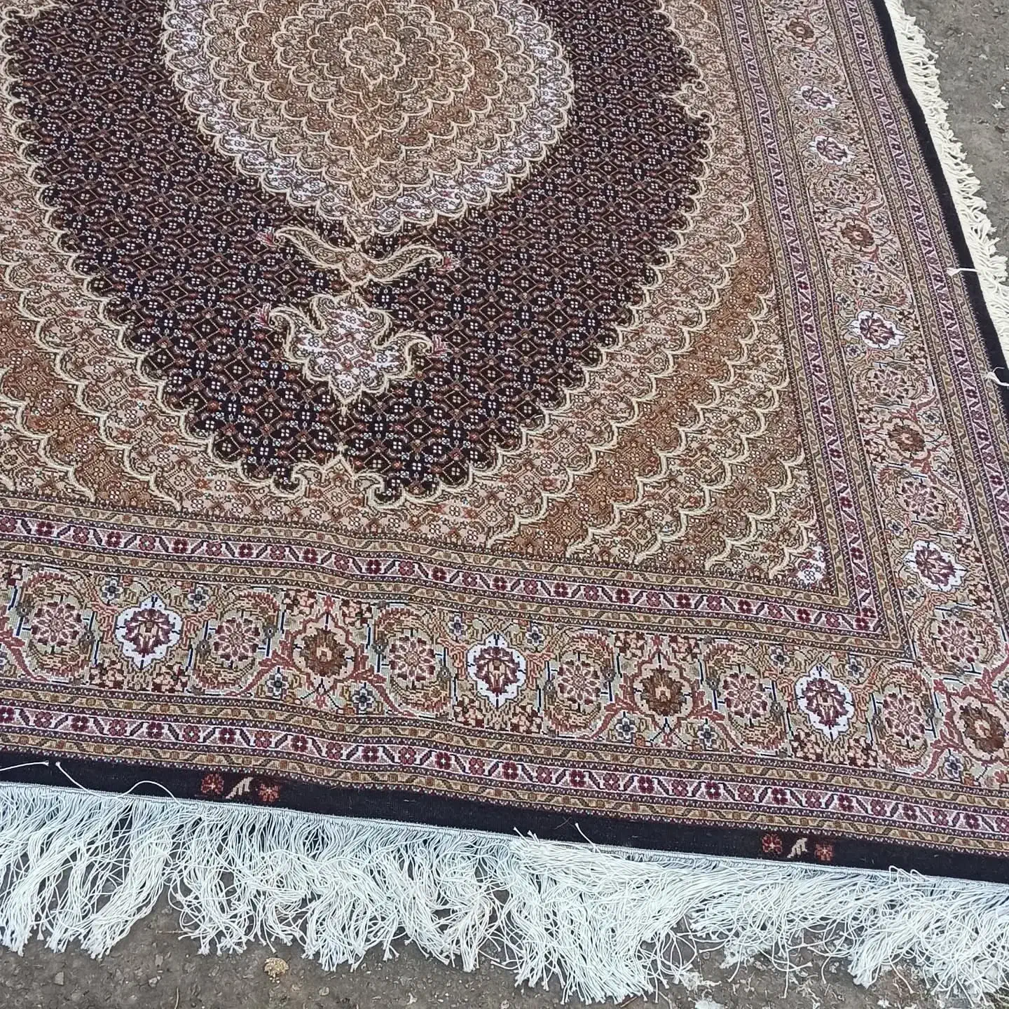چهل رج جفت شش سرمه ای و نه متر ..گل ابریشم|فرش|خوی, |دیوار