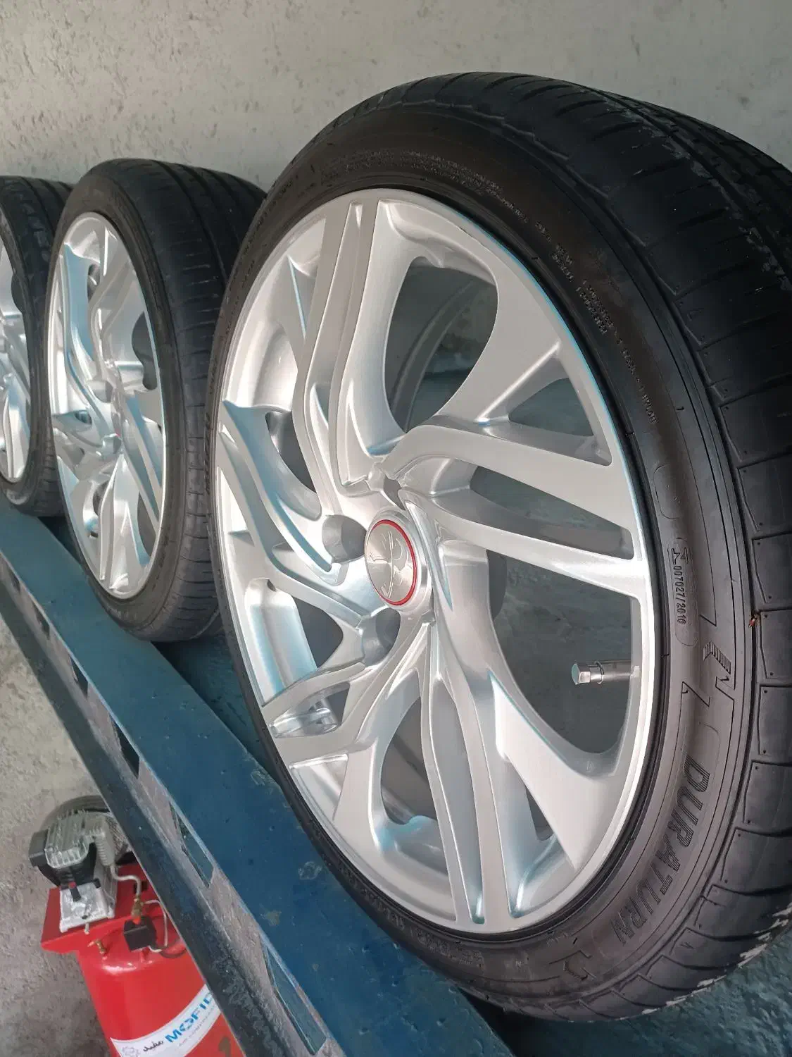 رینگ و لاستیک فونیکس سایز ۱۷در حد|قطعات یدکی و لوازم جانبی|رشت, حومه رشت|دیوار