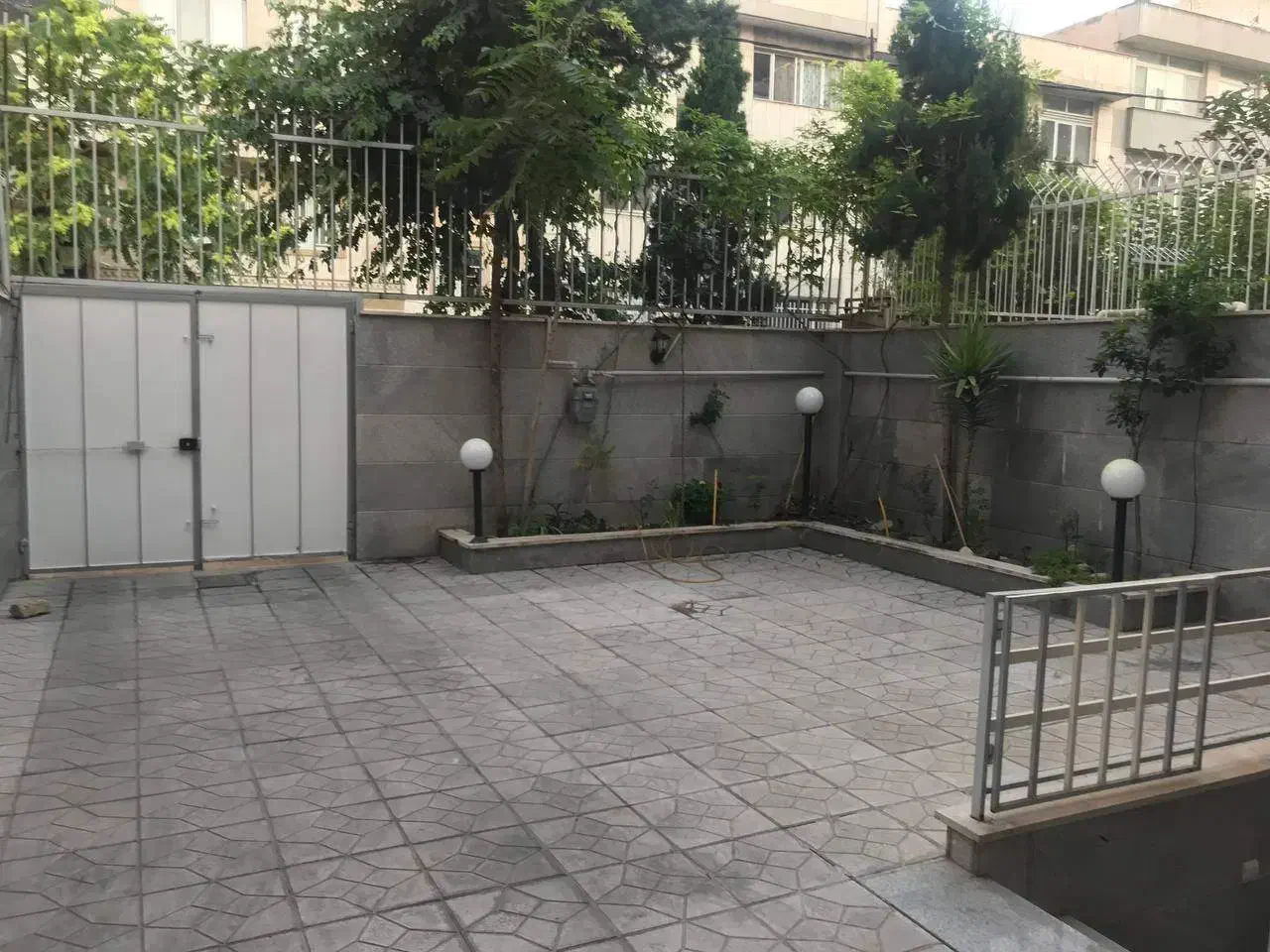 300 متر مستغلات فاطمی