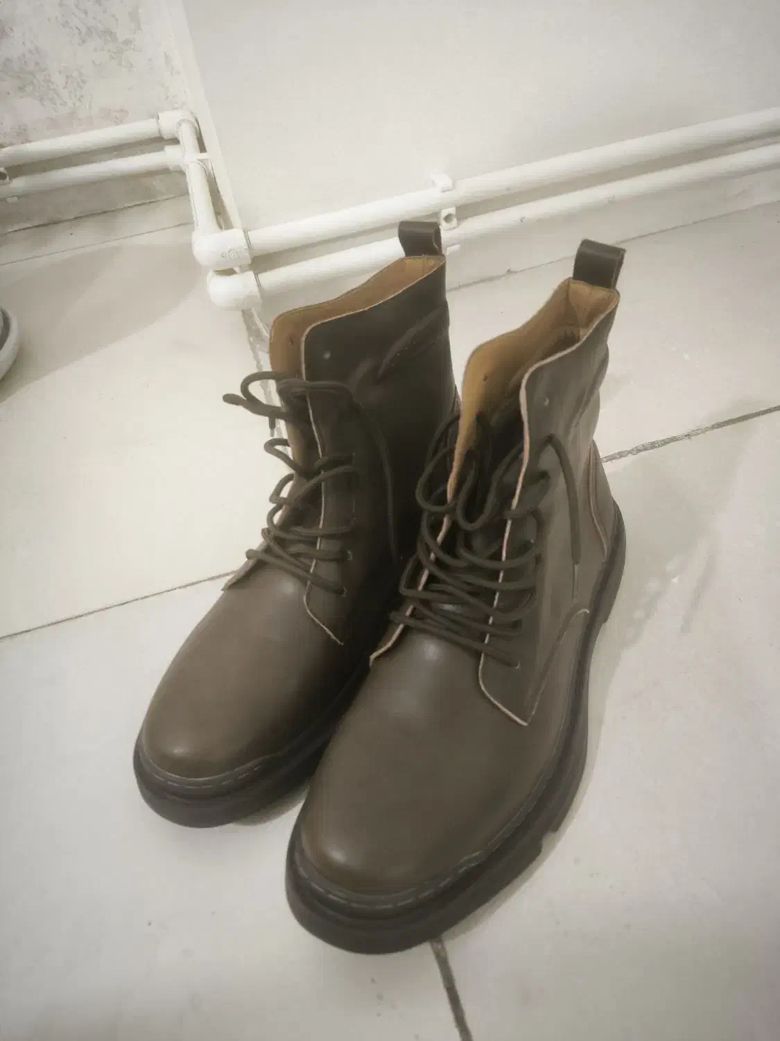 ۶ جفت کفش سایز ۴۲|کیف، کفش، کمربند|خوی, |دیوار