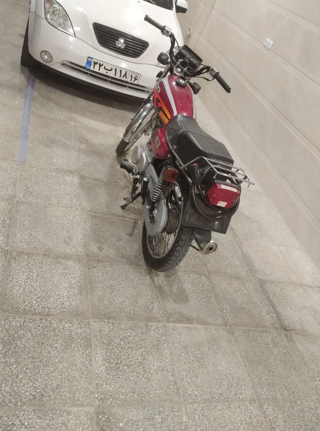 رایکا95|موتورسیکلت|قم, قلعه کامکار|دیوار