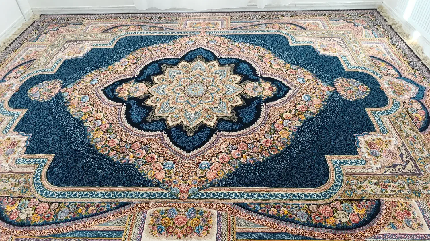 یک تخته دوازده متر پا نخورده|فرش|کرمانشاه, |دیوار