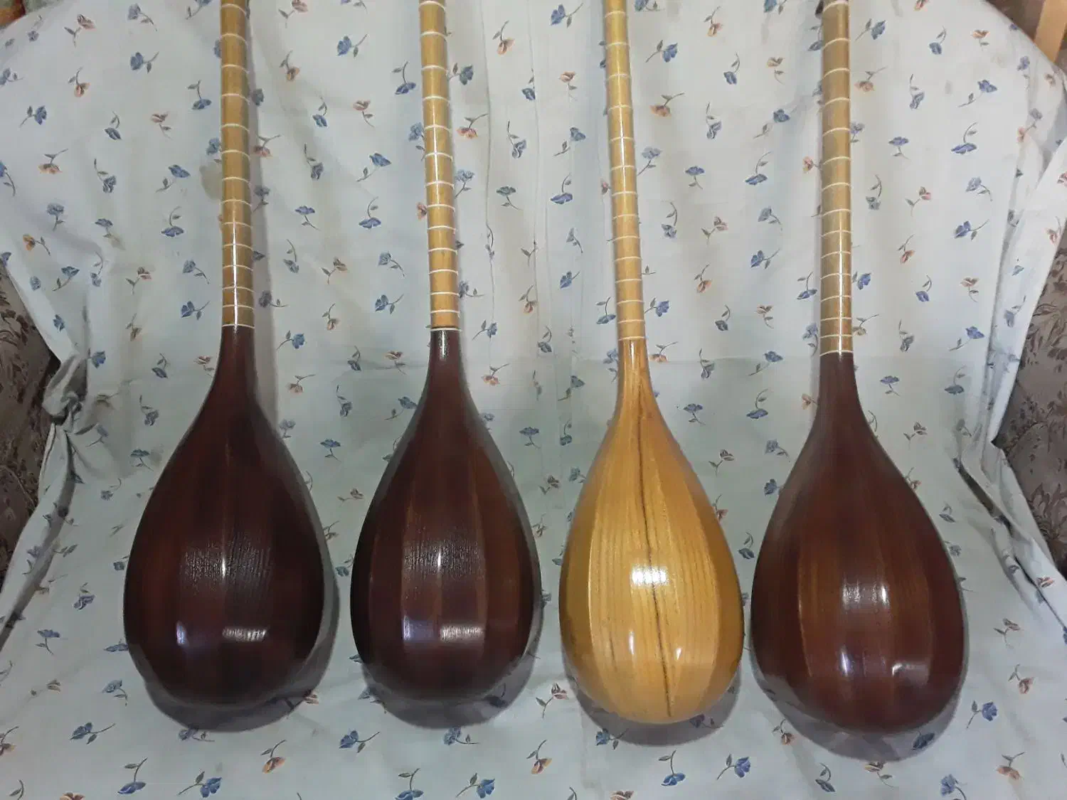 تنبور|سازهای سنتی|همدان, |دیوار