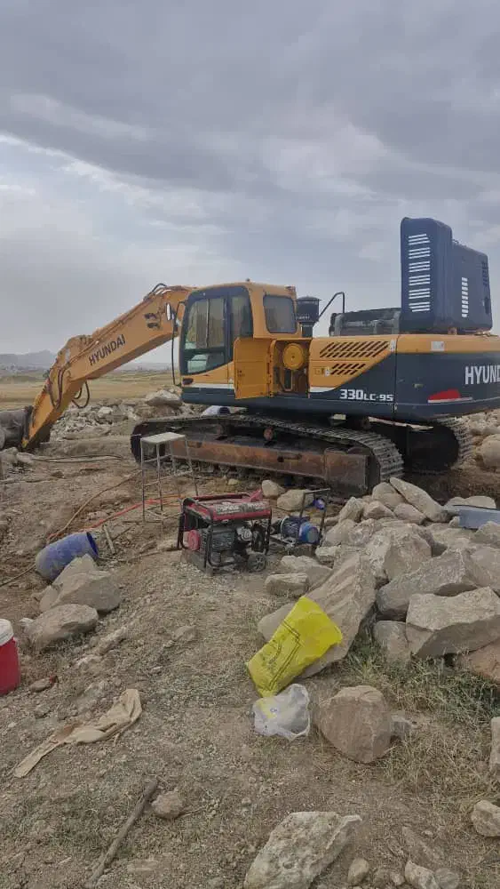 اجاره بیل مکانیکی هیوندا ۳۳۰پیکور|خدمات حمل و نقل|فولادشهر, بوستان خلیج فارس|دیوار