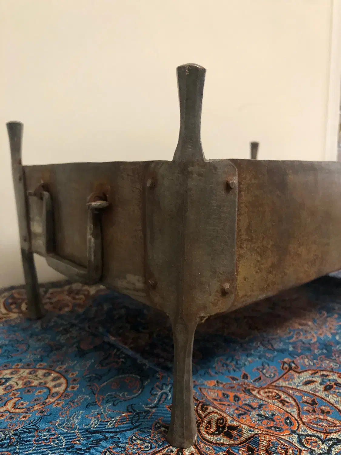 منقل فولادی قاجاری|کلکسیون اشیاء عتیقه|کرمان, |دیوار