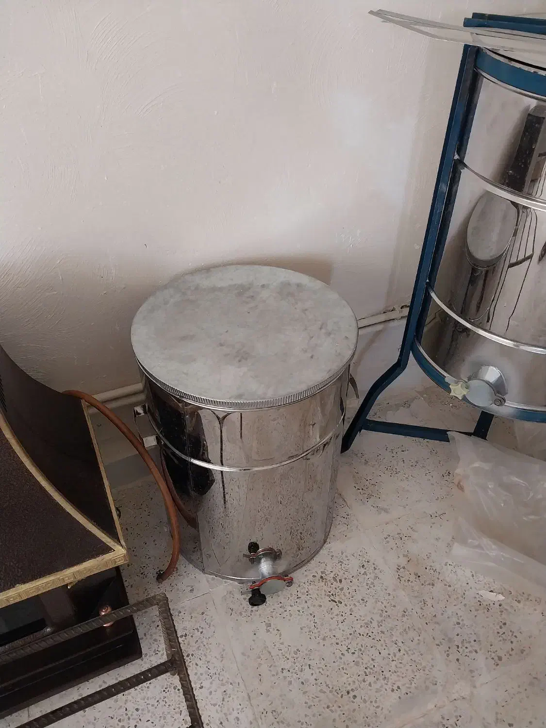 وسایل و کندو زنبور عسل|حیوانات مزرعه|شباب, |دیوار