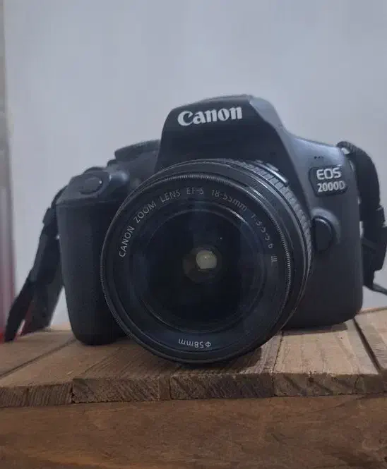 دوربین canoon 2000D|دوربین عکاسی و فیلمبرداری|صدرا-فارس, فاز ۱|دیوار