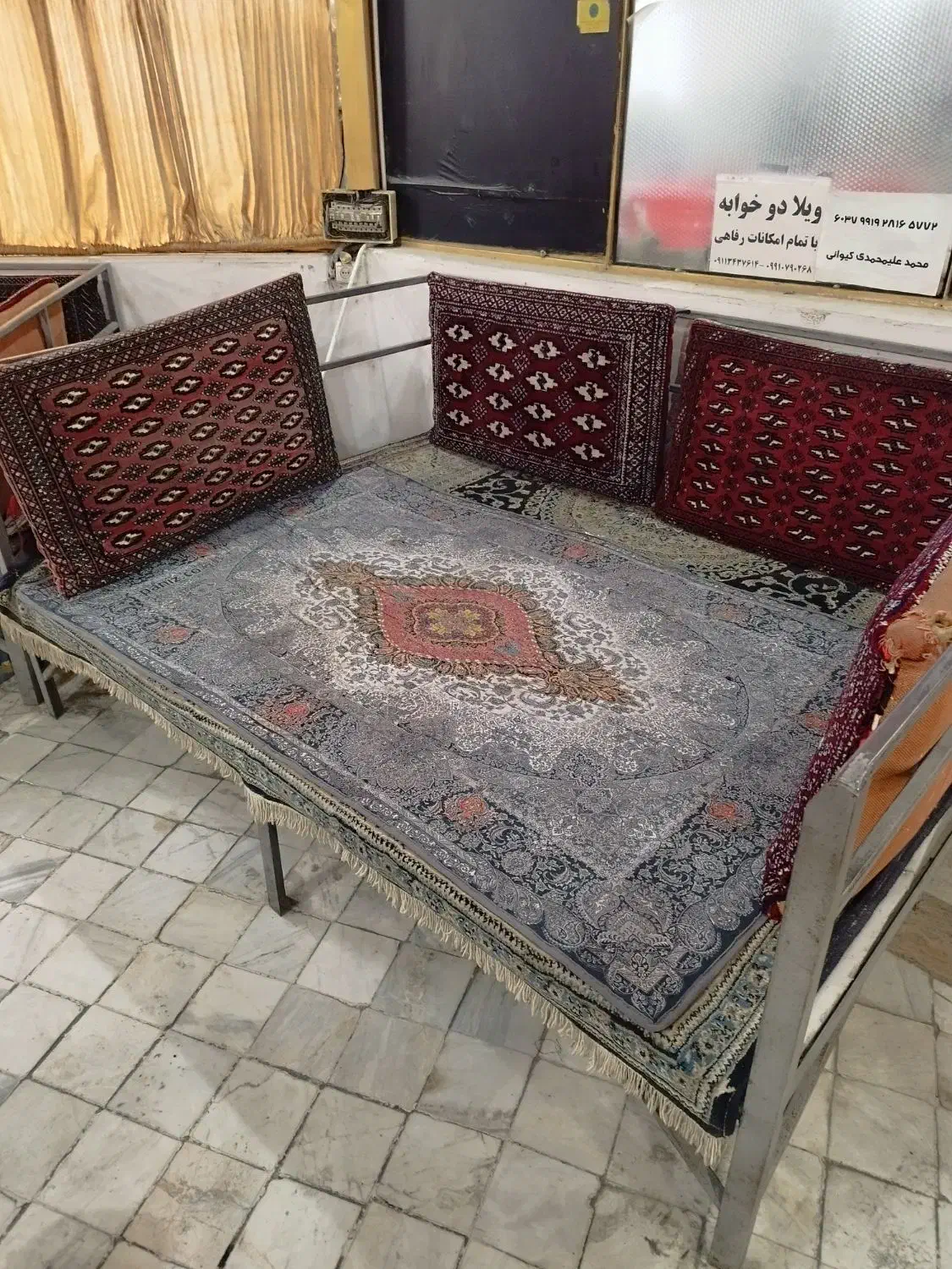 تخت|کافی‌شاپ و رستوران|رودسر, |دیوار