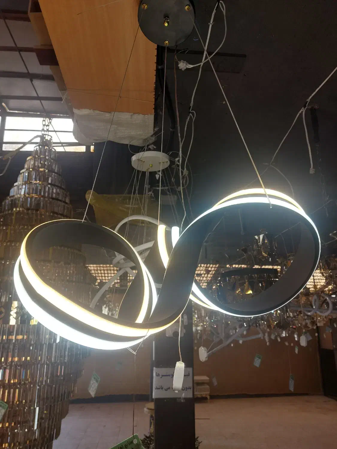 لوستر نئونی|لوستر و چراغ آویز|اصفهان, کوجان|دیوار