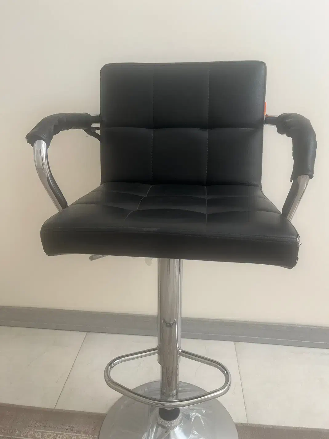 صندلی چرم نو|دفتر کار|شاهین‌شهر, شهرک پردیس|دیوار