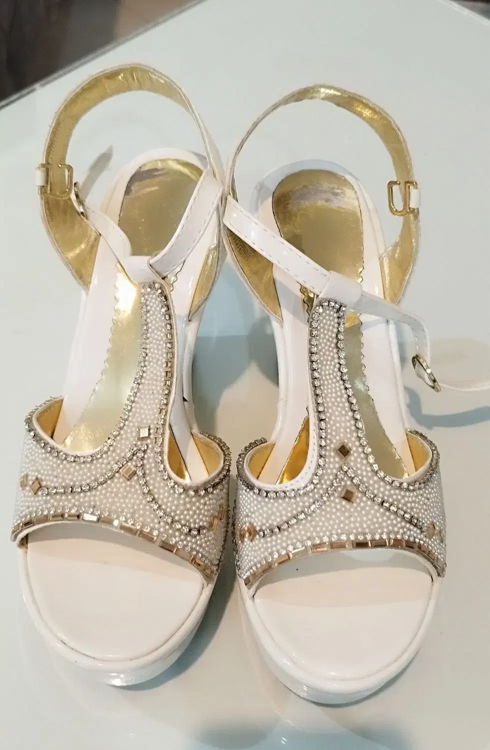 کفش|کیف، کفش، کمربند|اندیشه, اندیشه فاز ۱|دیوار