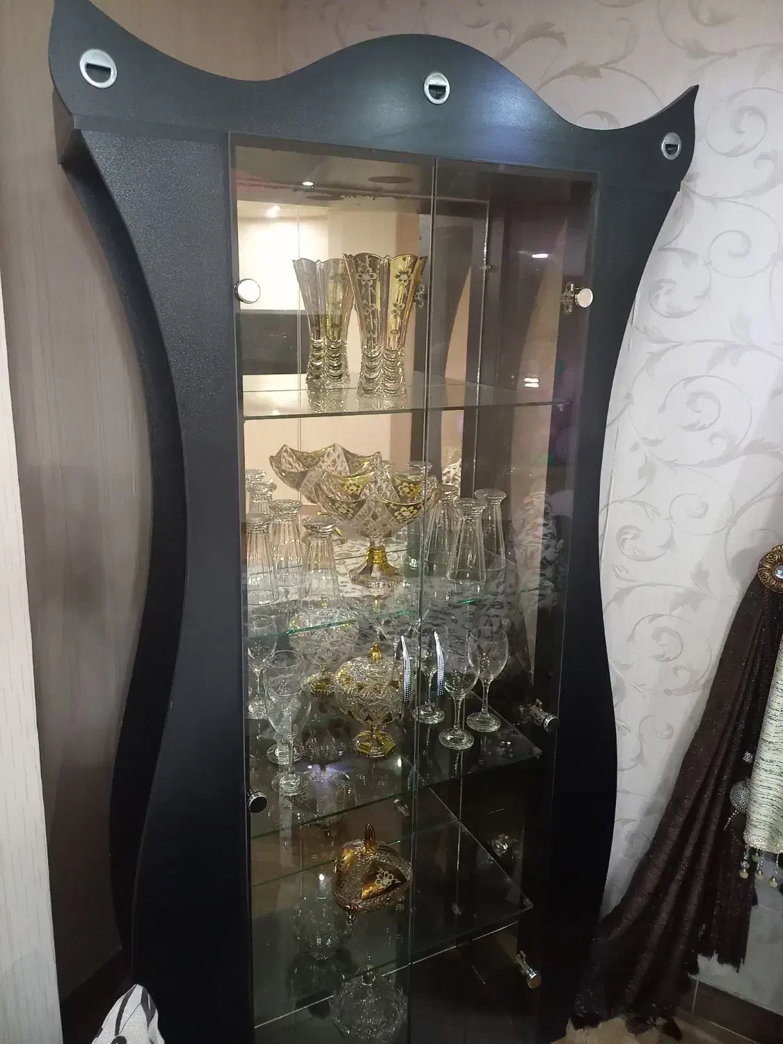 ست مبل ۷نفره+ میز غذاخوری+ ویترین|مبلمان خانگی و میز عسلی|رشت, فلسطین|دیوار