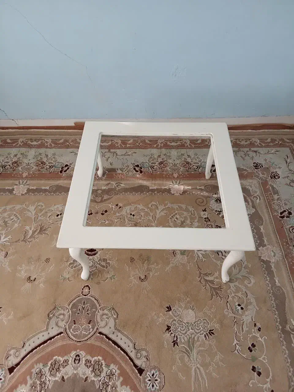 میز جلو مبلی سفید در حد نو اندازه 80 در 80|مبلمان خانگی و میز عسلی|شاهین‌شهر, مسکن مهر|دیوار
