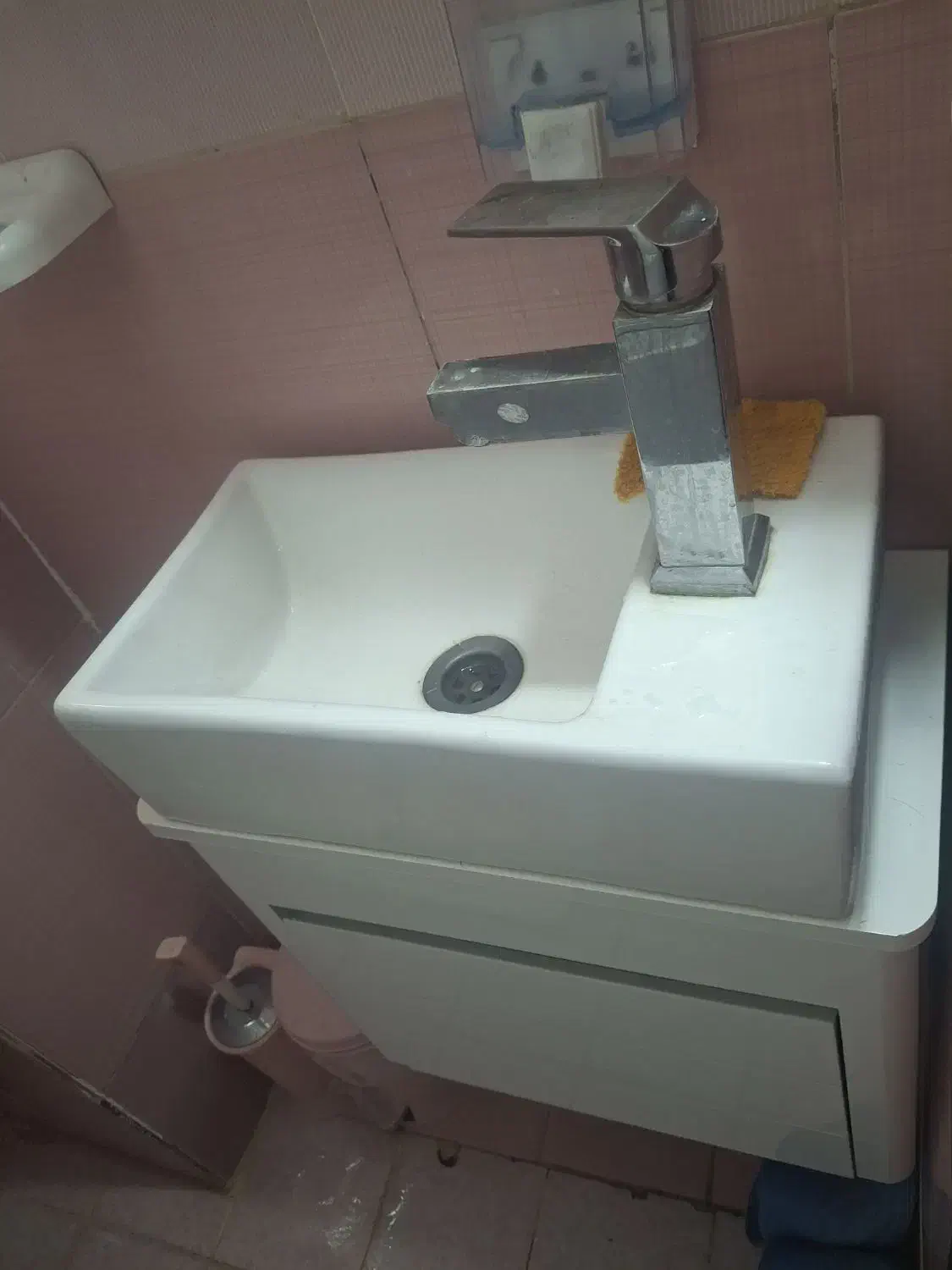 روشویی|لوازم سرویس بهداشتی|مهاجران, |دیوار