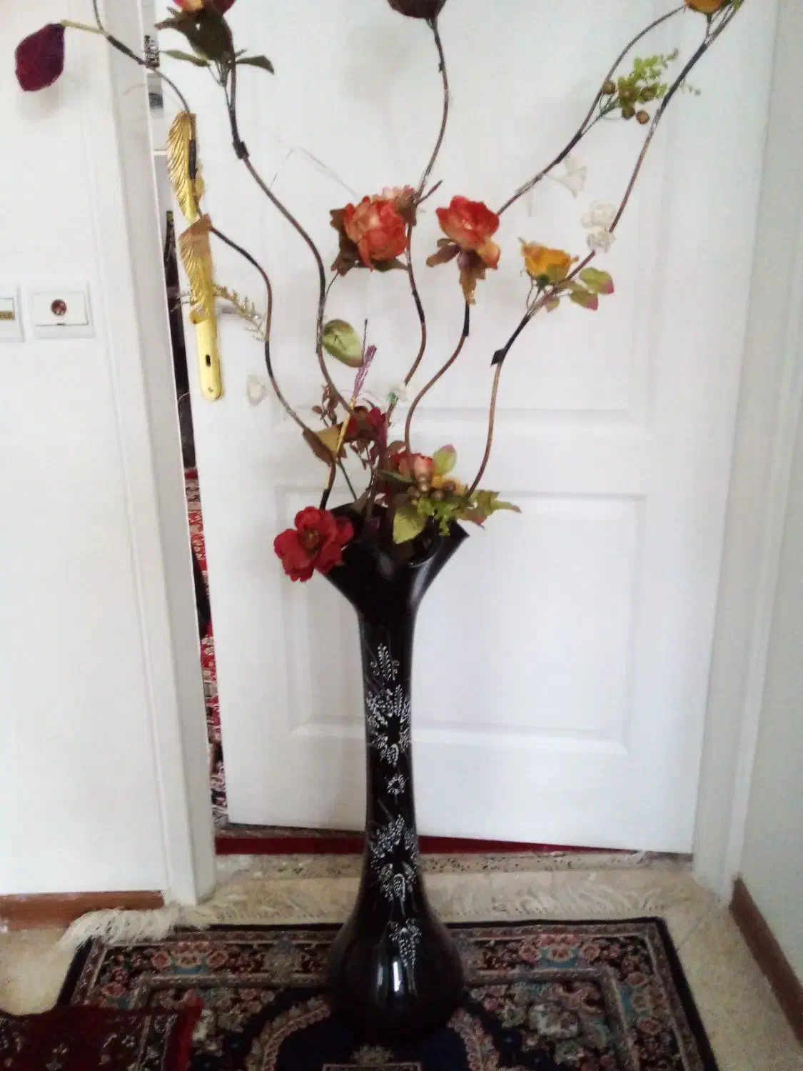 گلدان با گل|گل مصنوعی|مهاجران, |دیوار