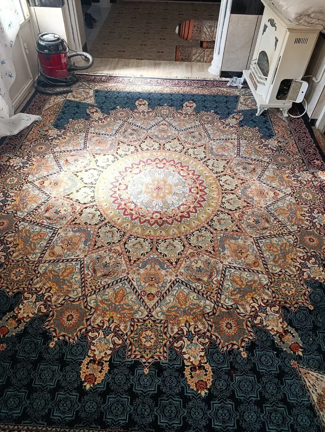 فروش فرش ۹متری و ۱۲متری قیمت ۵میلیون|فرش|گرگان, |دیوار