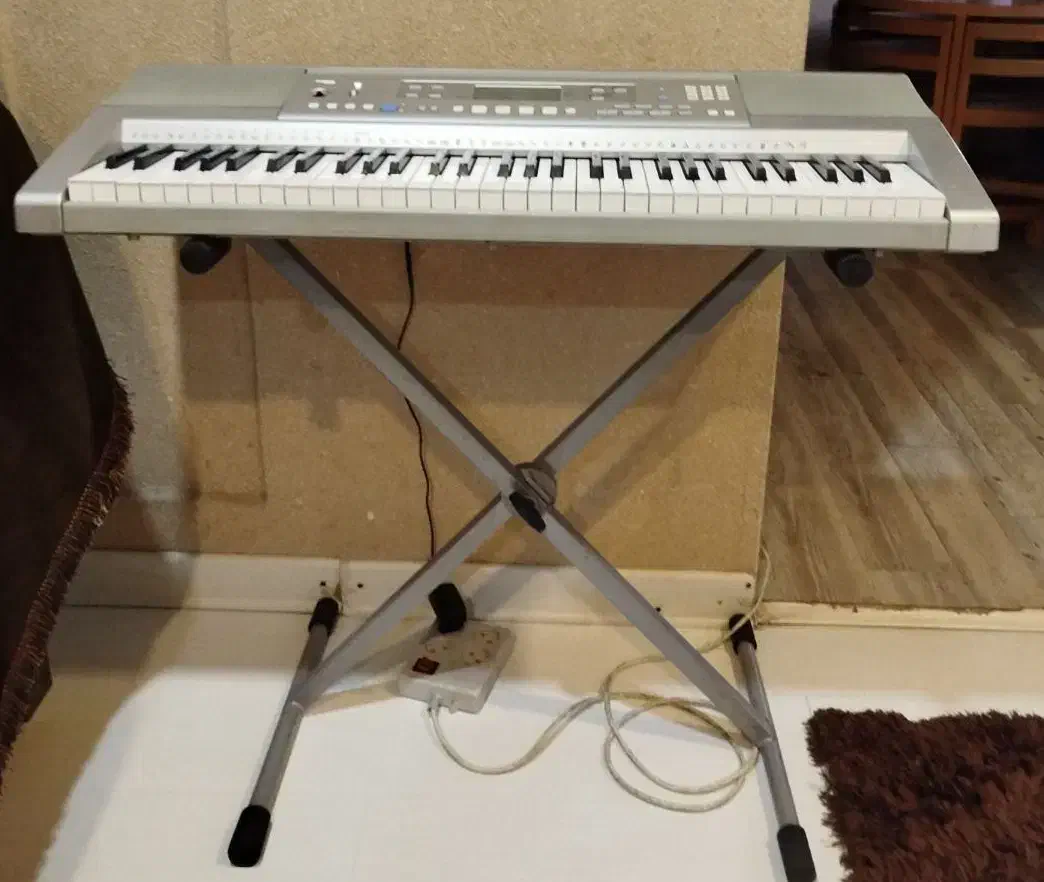 کلاویه پیانویی ۵ اکتاو با پایه ضربدری|پیانو، کیبورد، آکاردئون|صدرا-فارس, فاز ۱|دیوار