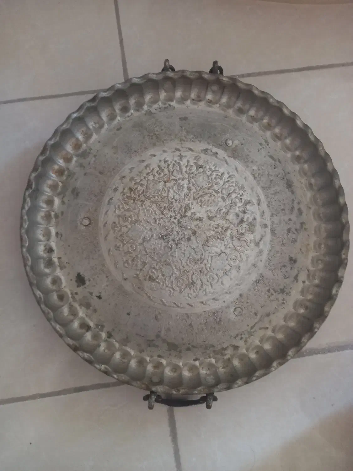 سینی مسی قلم کاری قدیمی|کلکسیون اشیاء عتیقه|چهارباغ, |دیوار