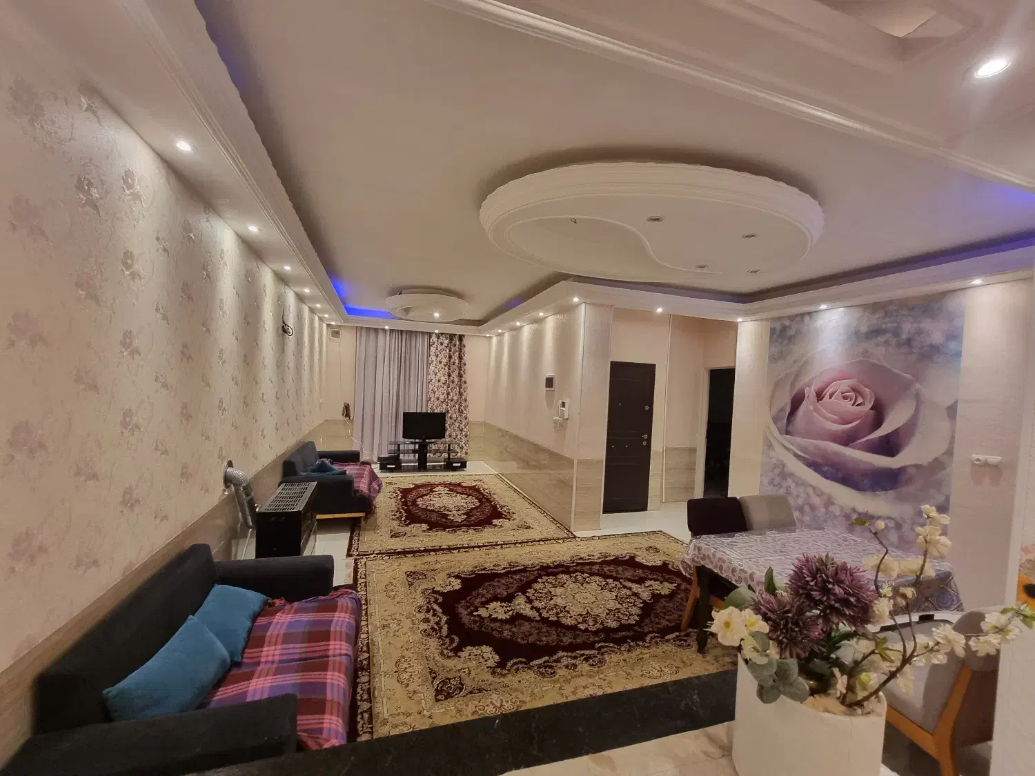 منزل مبله سه خواب|اجارهٔ کوتاه‌مدت ویلا و باغ|شیراز, شهرک فرزانگان|دیوار