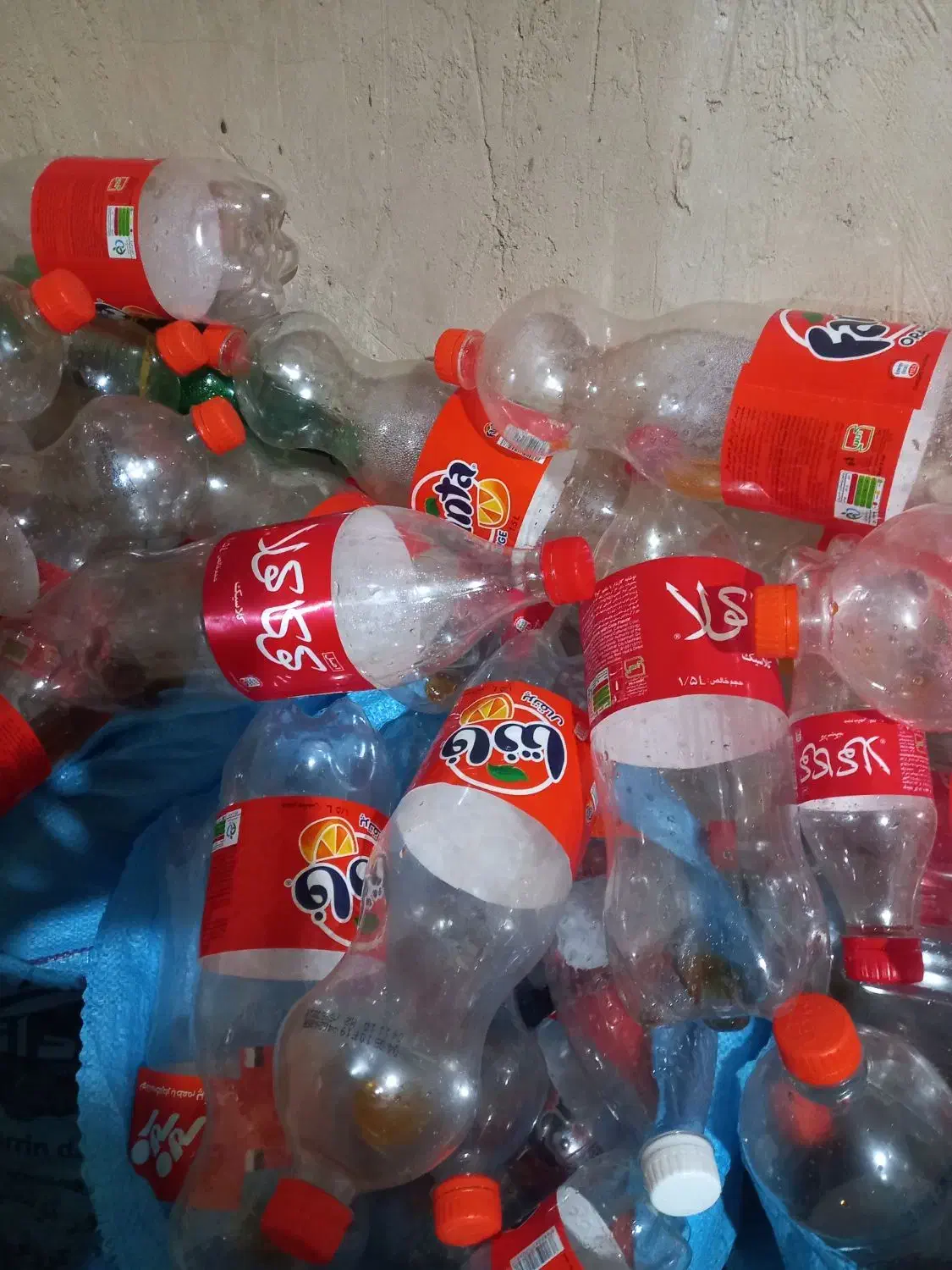 بطری تمیزتمیزکه برق میزنه فقط مصرف خودمه نوشابه|ظروف نگهدارنده، پلاستیکی، یکبارمصرف|گنبد کاووس, |دیوار