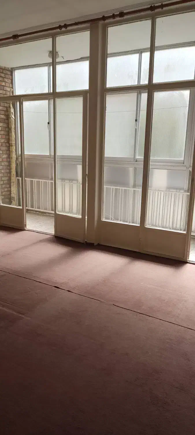 یکباب خانه حیاطی باسازی شده قابل سکونت