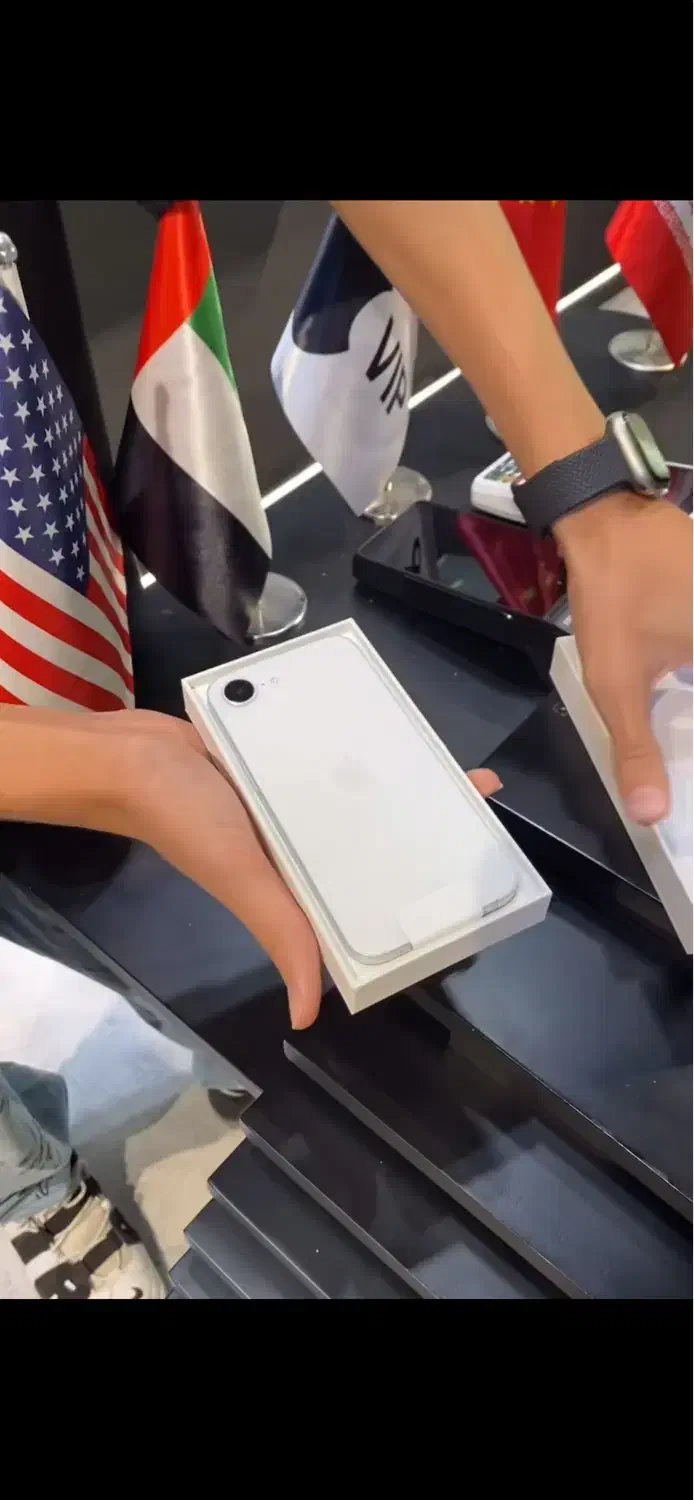 iPhone 16e|موبایل|کیش, |دیوار