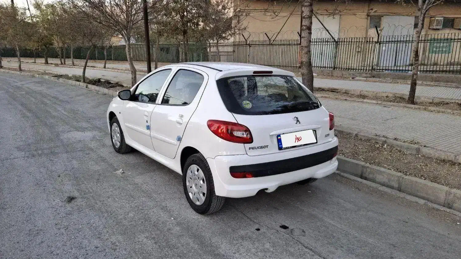 پژو ۲۰۷ مدل ۱۳۹۸ سفارشی،بسیارکم کارکرد و مشابه صفر|خودرو سواری و وانت|کرمانشاه, |دیوار