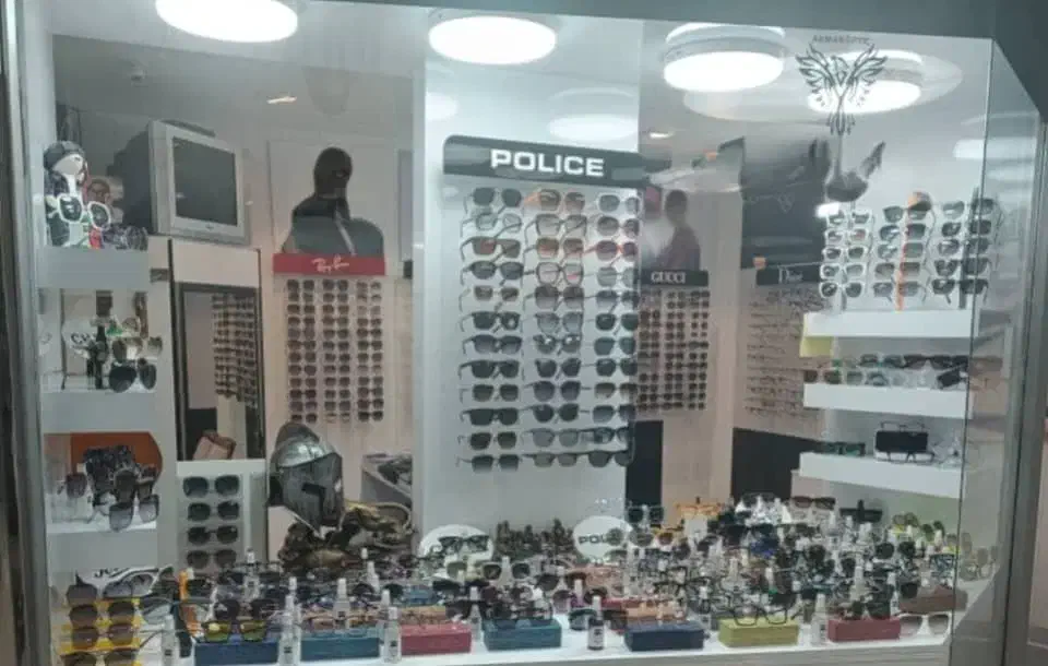 ویترین جلو مغازه و پیشخوان و باکس در حد نو|فروشگاه و مغازه|تبریز, |دیوار