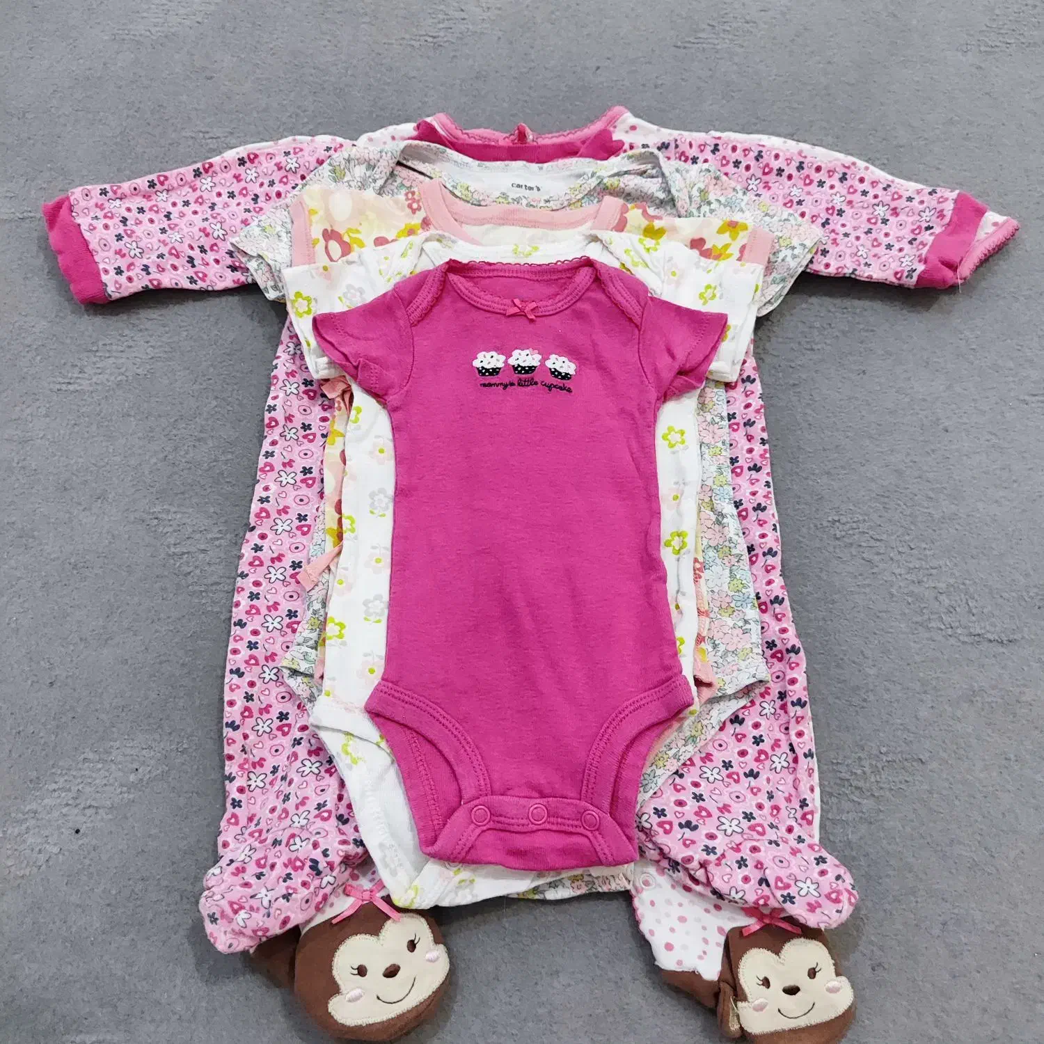 لباس نوزادی نو و بعضیا استفاده نشده|کفش و لباس بچه|زابل, |دیوار