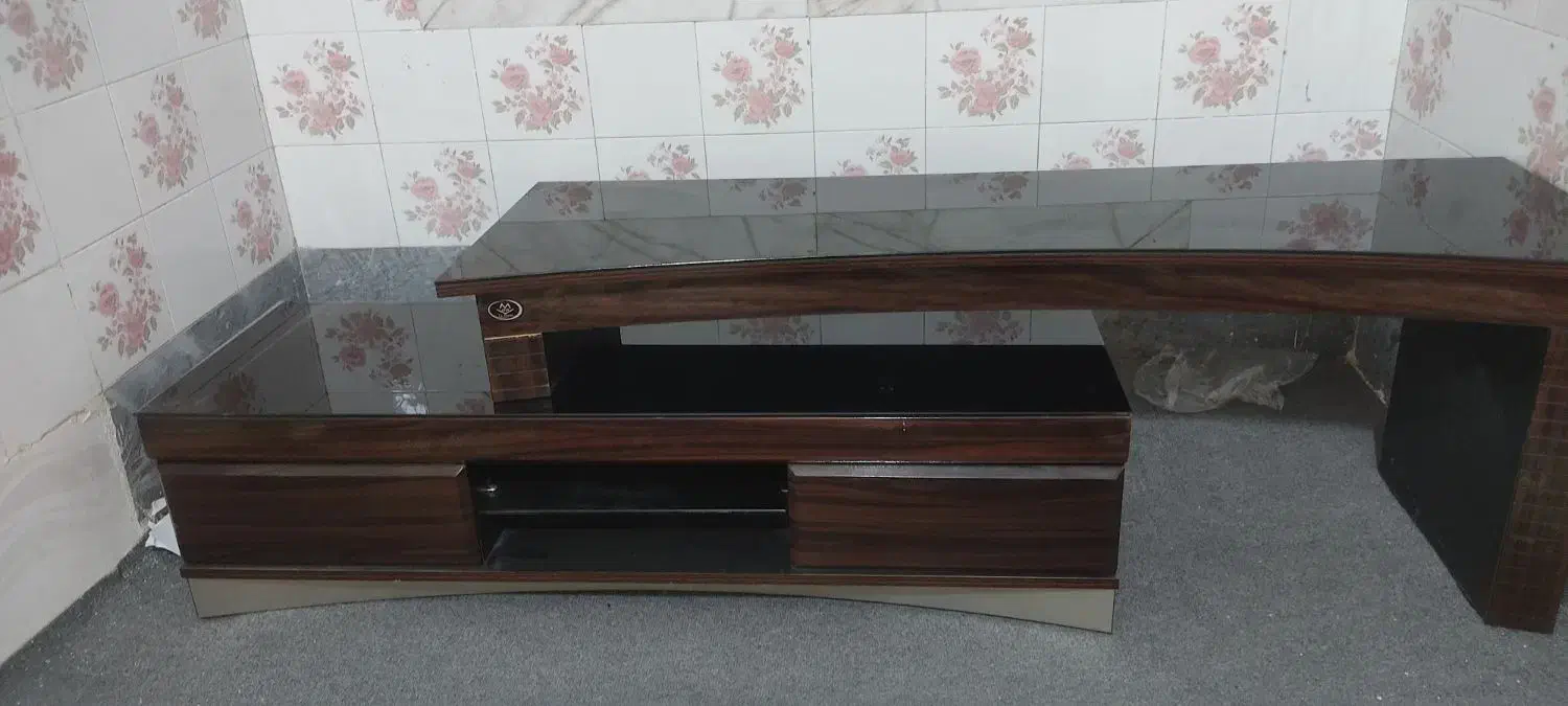 زیر تلویزیونی|میز تلویزیون|مرودشت, فرهنگ|دیوار