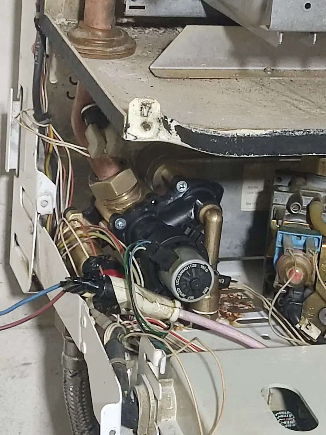 سرویس سالیانه پکیچ و آبگرم کن رفع کد خطای پکیچ|آبگرمکن، پکیج، شوفاژ|سنندج, |دیوار