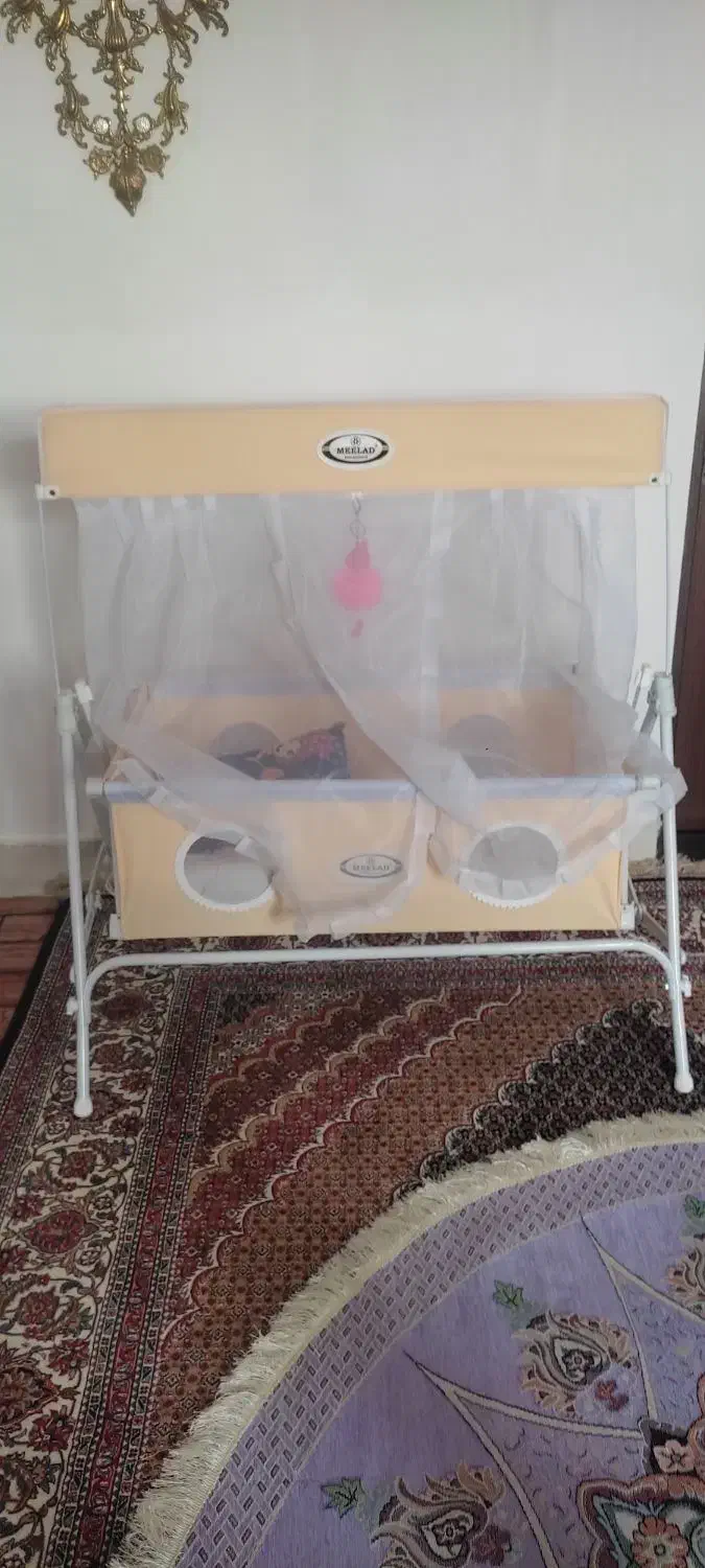 یک عدد گهواره نوزاد درحد نوع|تخت و سرویس خواب|ایلخچی, |دیوار