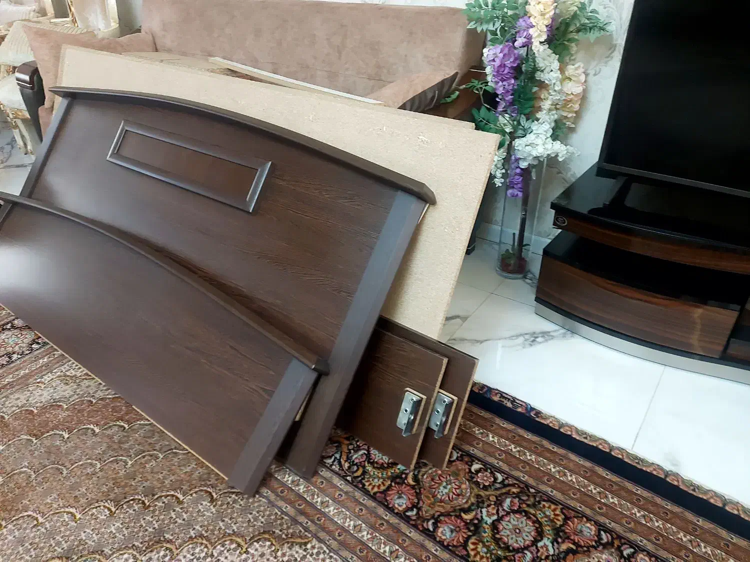 تخت خواب دونفره چوب|تخت و سرویس خواب|اردبیل, |دیوار