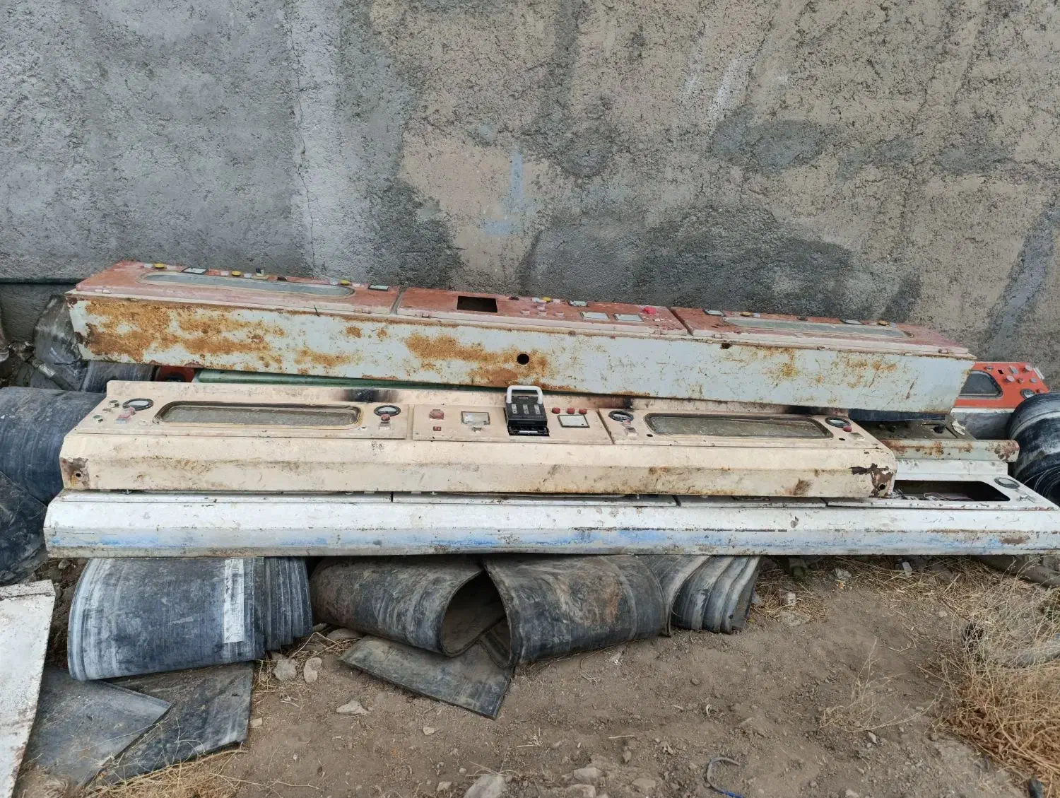 تابلو برق|ماشین‌آلات صنعتی|رزن, |دیوار