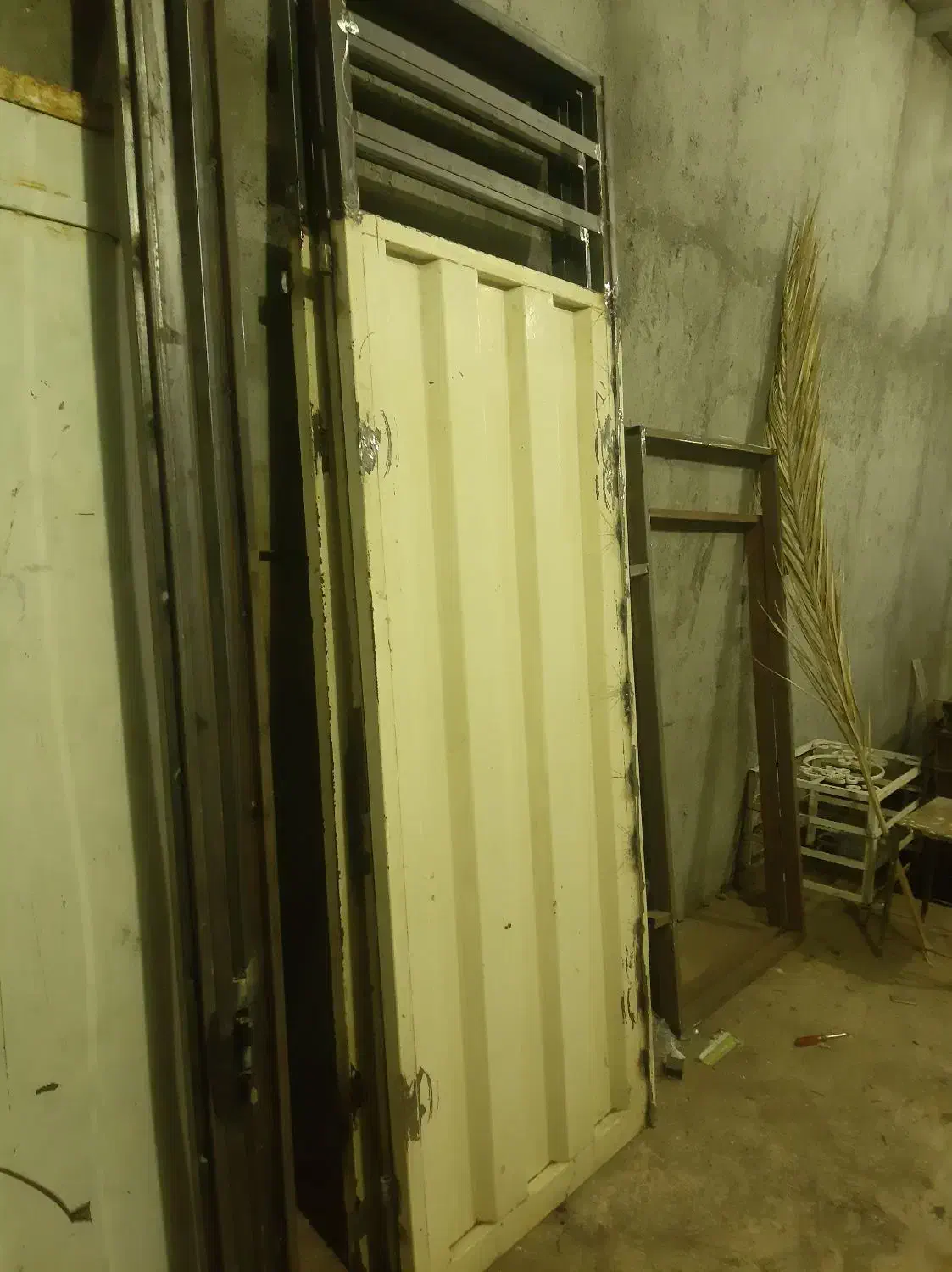 درب حیاط|مصالح و تجهیزات ساختمان|اهرم, |دیوار