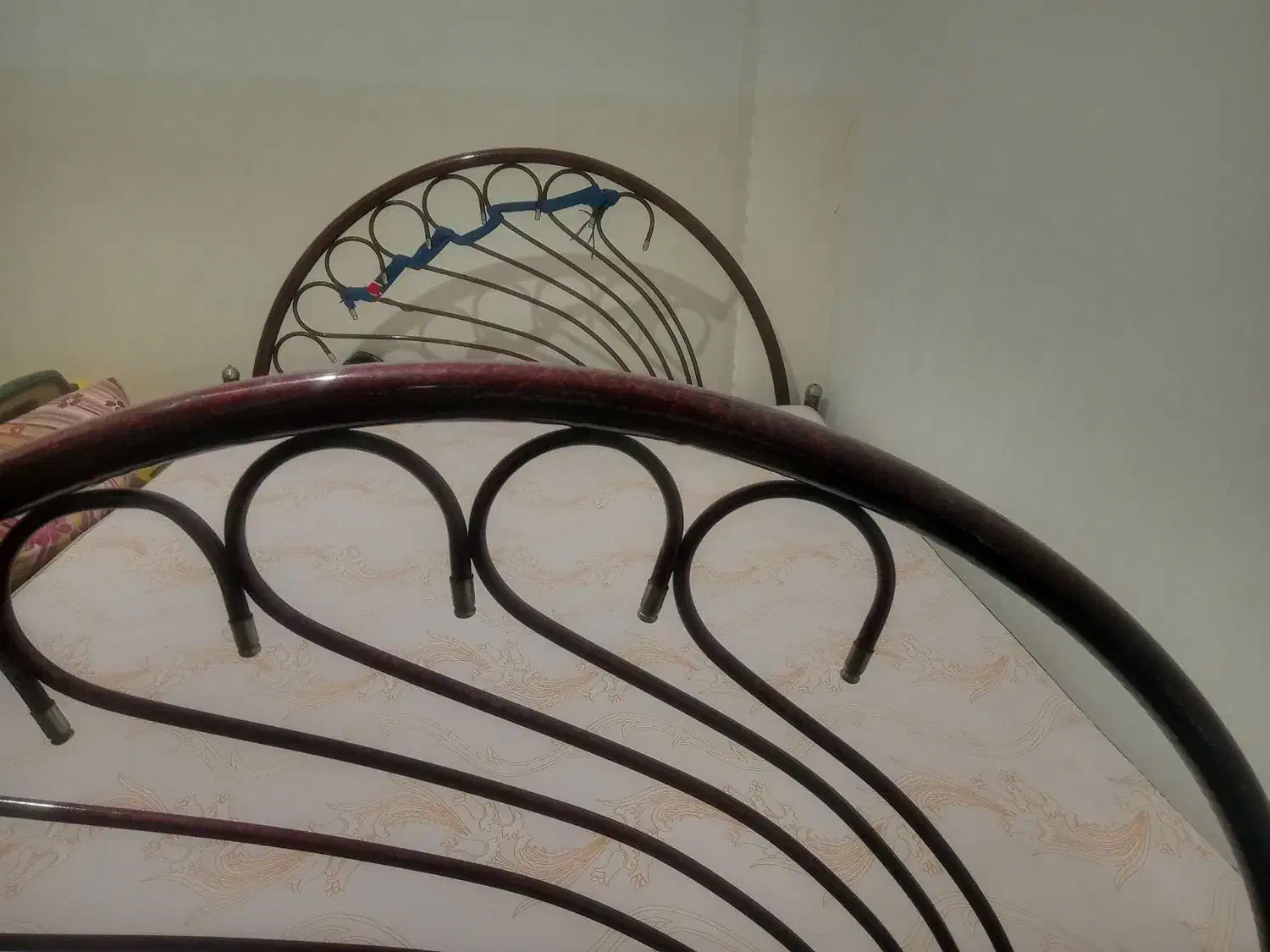 تخت دو نفره فرفورژه|تخت و سرویس خواب|کرمان, |دیوار