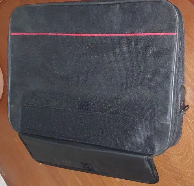 کیف لپ تاپ درحد نو و کاملا سالم|کیف، کفش، کمربند|عجب شیر, |دیوار