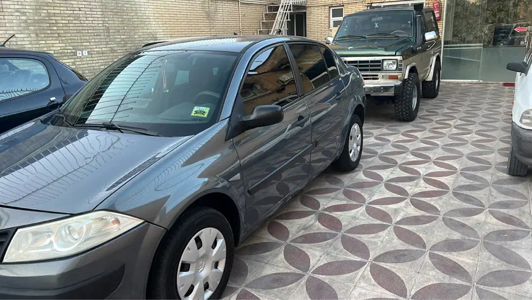مگان1600cc مدل 88|خودرو سواری و وانت|شیراز, شیشه‌گری|دیوار