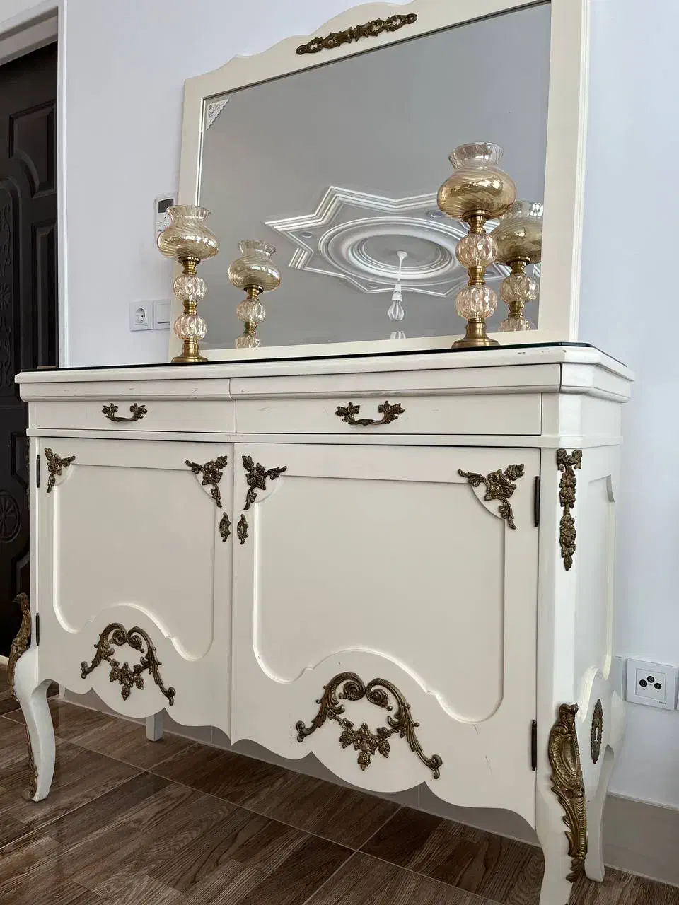 کنسول و آیینه در حد نو|بوفه، ویترین، کنسول|بیرجند, |دیوار