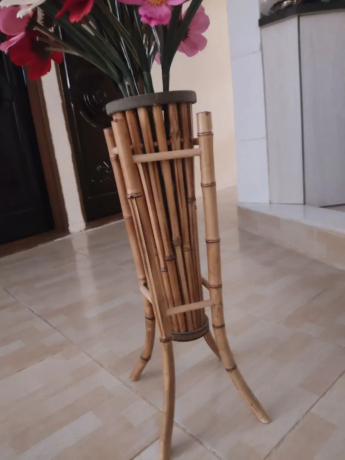 گلدان چوبی بزرگ|گل مصنوعی|محمدیه-قزوین, |دیوار