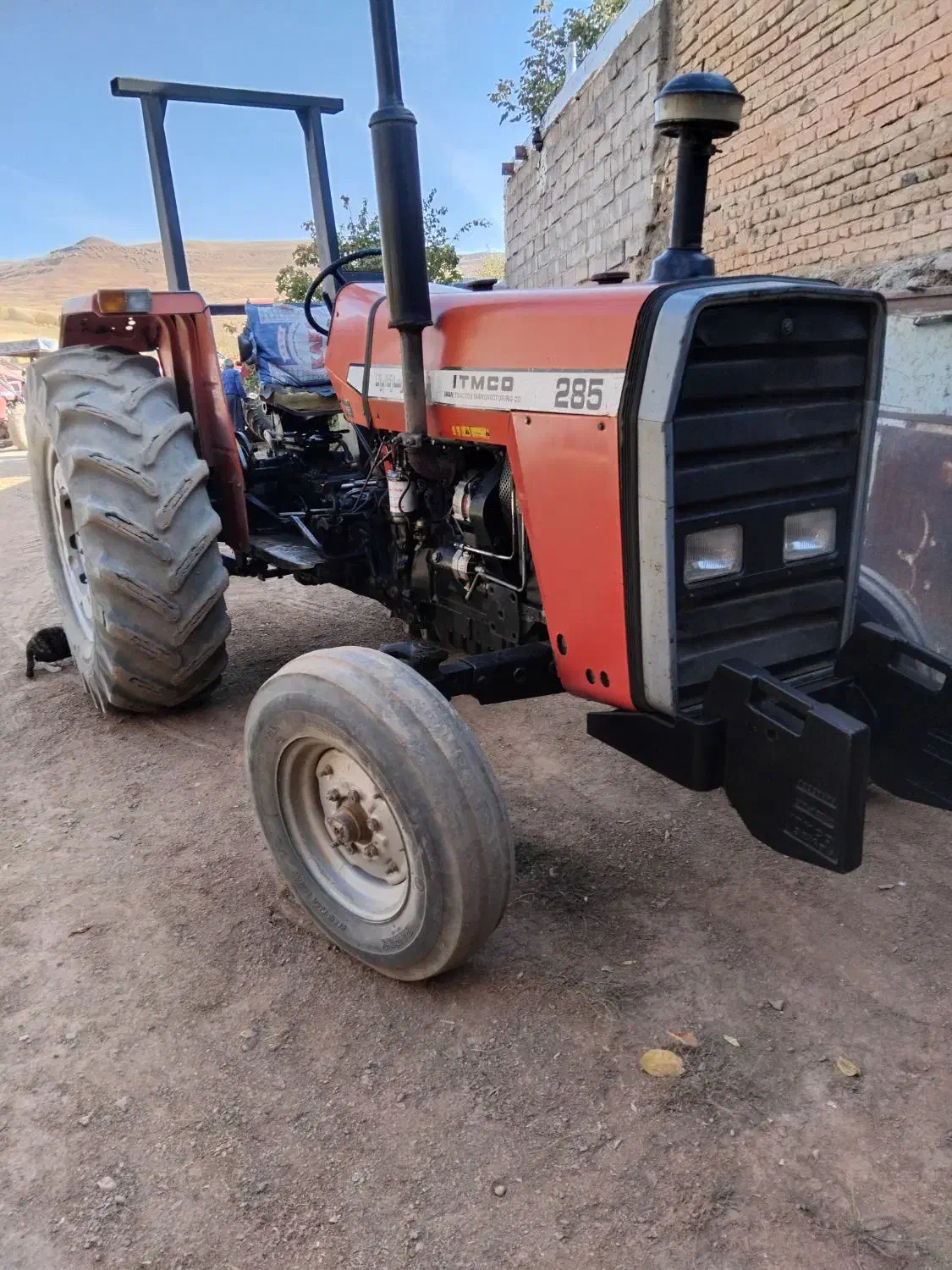 فروش تراکتور ۲۸۵ مدل ۸۴|خودرو سنگین|تخت سلیمان, |دیوار