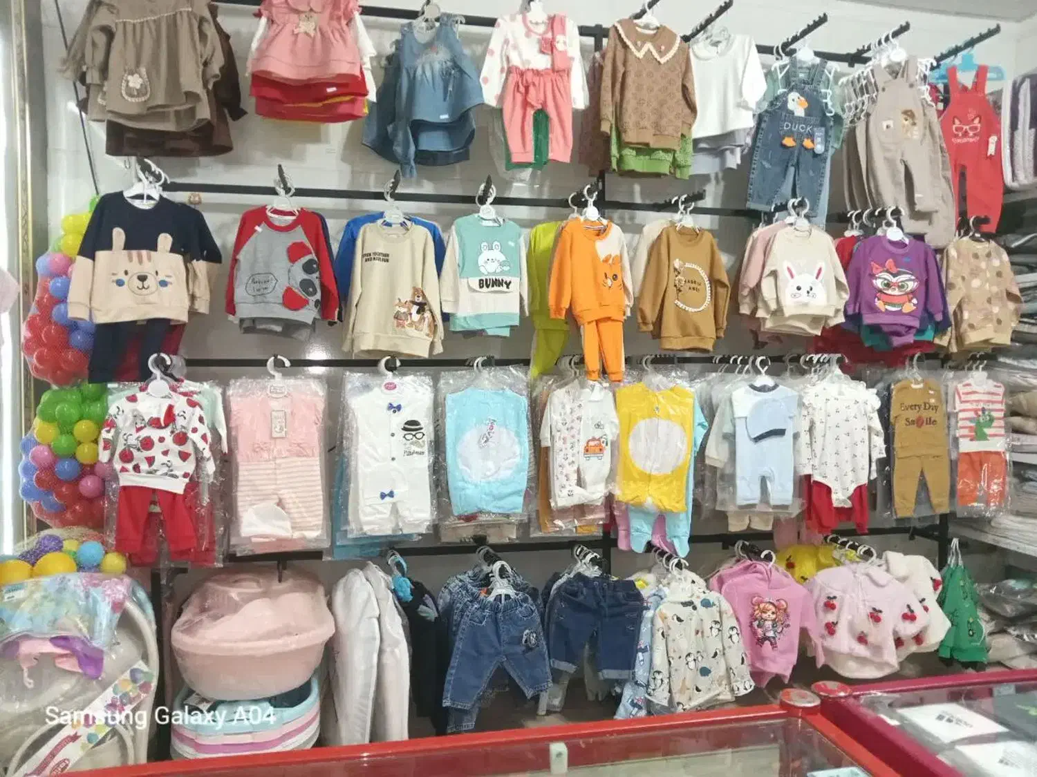 فسقلی توراه دارین|تخت و سرویس خواب|هشتگرد, گلسار|دیوار