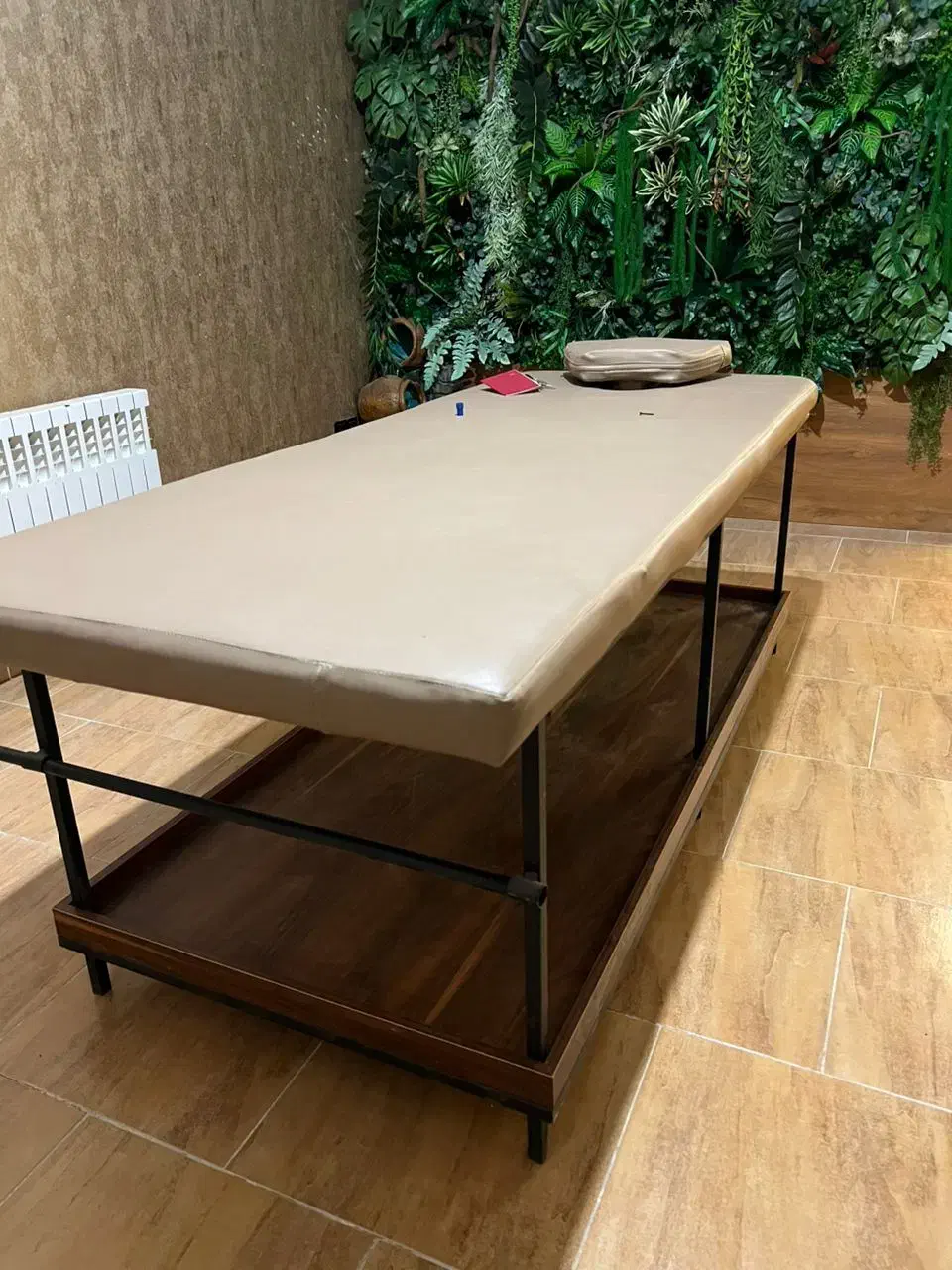 تخت فشیال مژه و ماساژ|آرایشگاه و سالن‌های زیبایی|تبریز, |دیوار