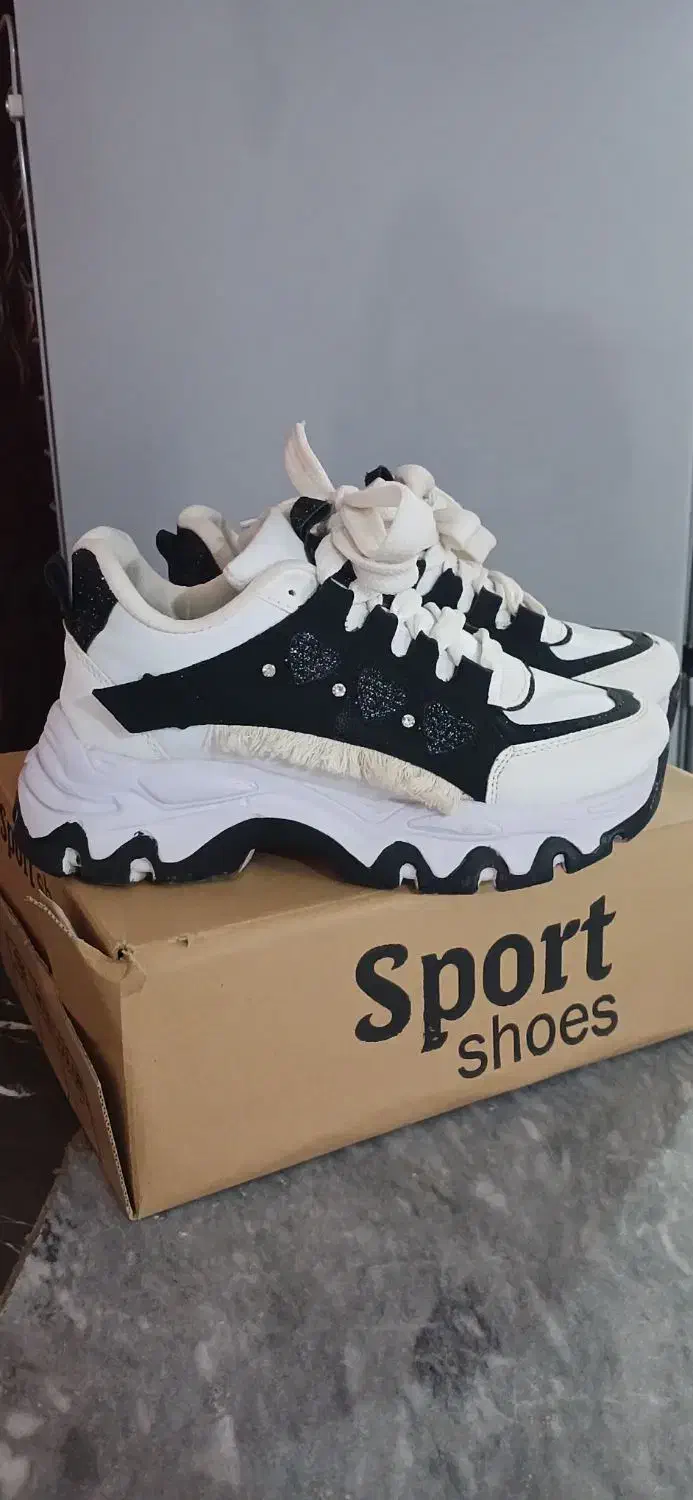 نو نو|کیف، کفش، کمربند|سلماس, |دیوار