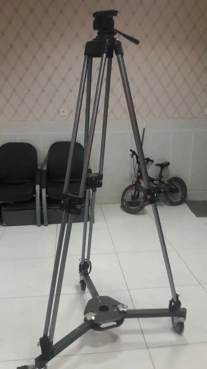 پروجیپ  فیلمبردای ودوعدد مبل آتلیه|دوربین عکاسی و فیلم‌برداری|شیروان (خراسان), |دیوار