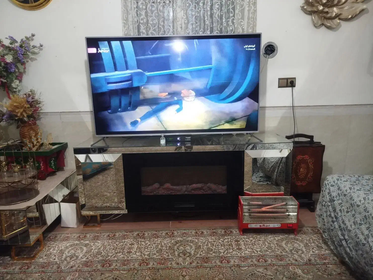 تلوزیون با میز فروشی جداگانه هم ب فروش میرسد|تلویزیون و پروژکتور|پاکدشت, پاکدشت (مامازند)|دیوار