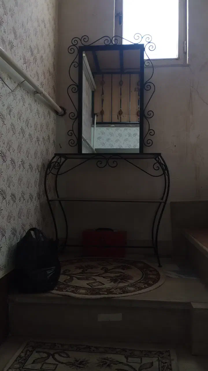 دوتاآیینه|آینه|بروجرد, |دیوار