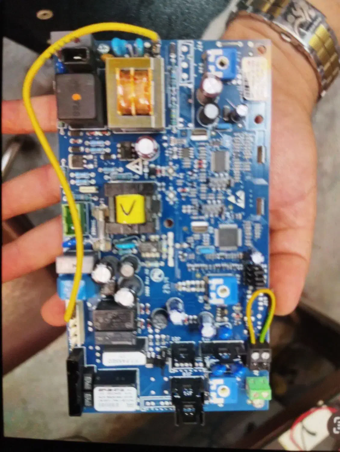 تعمیر انواع لوازم خانگی(برد،یخچال،لباسشویی)|خدمات پیشه و مهارت|کرمان, |دیوار