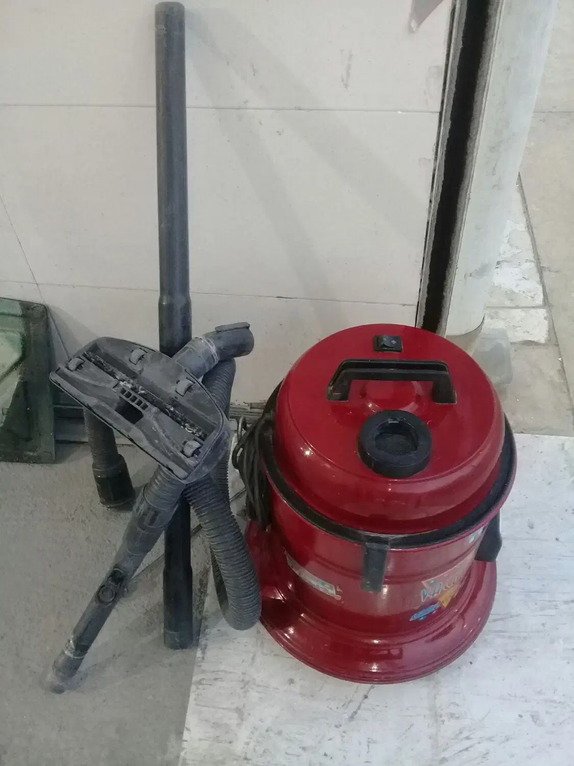 چار و برقی در حد نو تمیز با مکش خوب|جاروبرقی، جارو شارژی، بخارشو|زبرخان, |دیوار