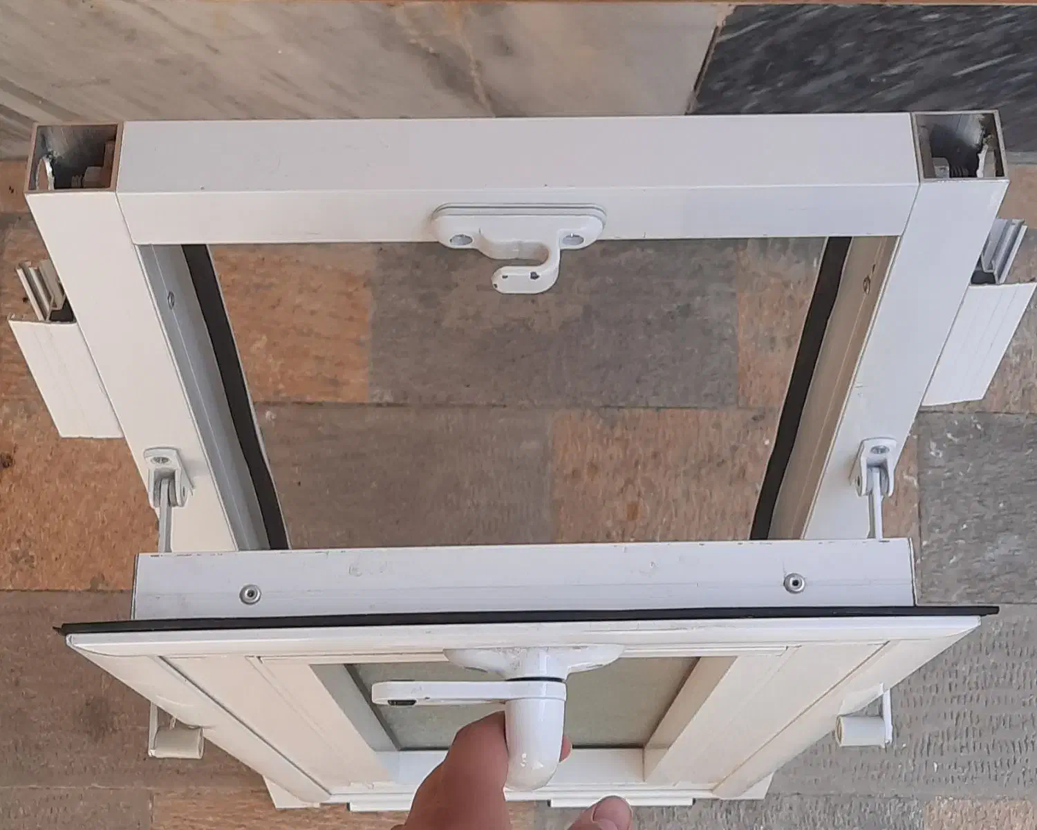 پنجره آلمینیومی یخچالی|مصالح و تجهیزات ساختمان|صوفیان, |دیوار